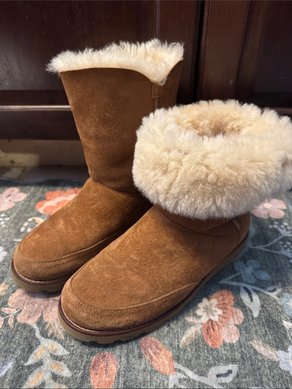 UGG Australia Women's Shanleign Boots (Chestnut) - Picture 9 of 9